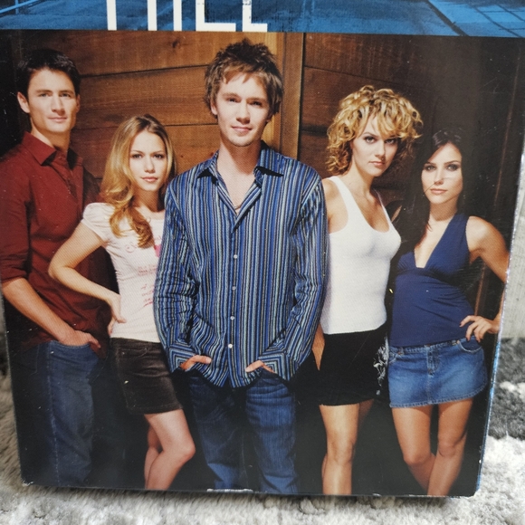 One Tree Hill The Complete Third Season DVD Widescreen 6 DVD Box Set - Picture 2 of 9